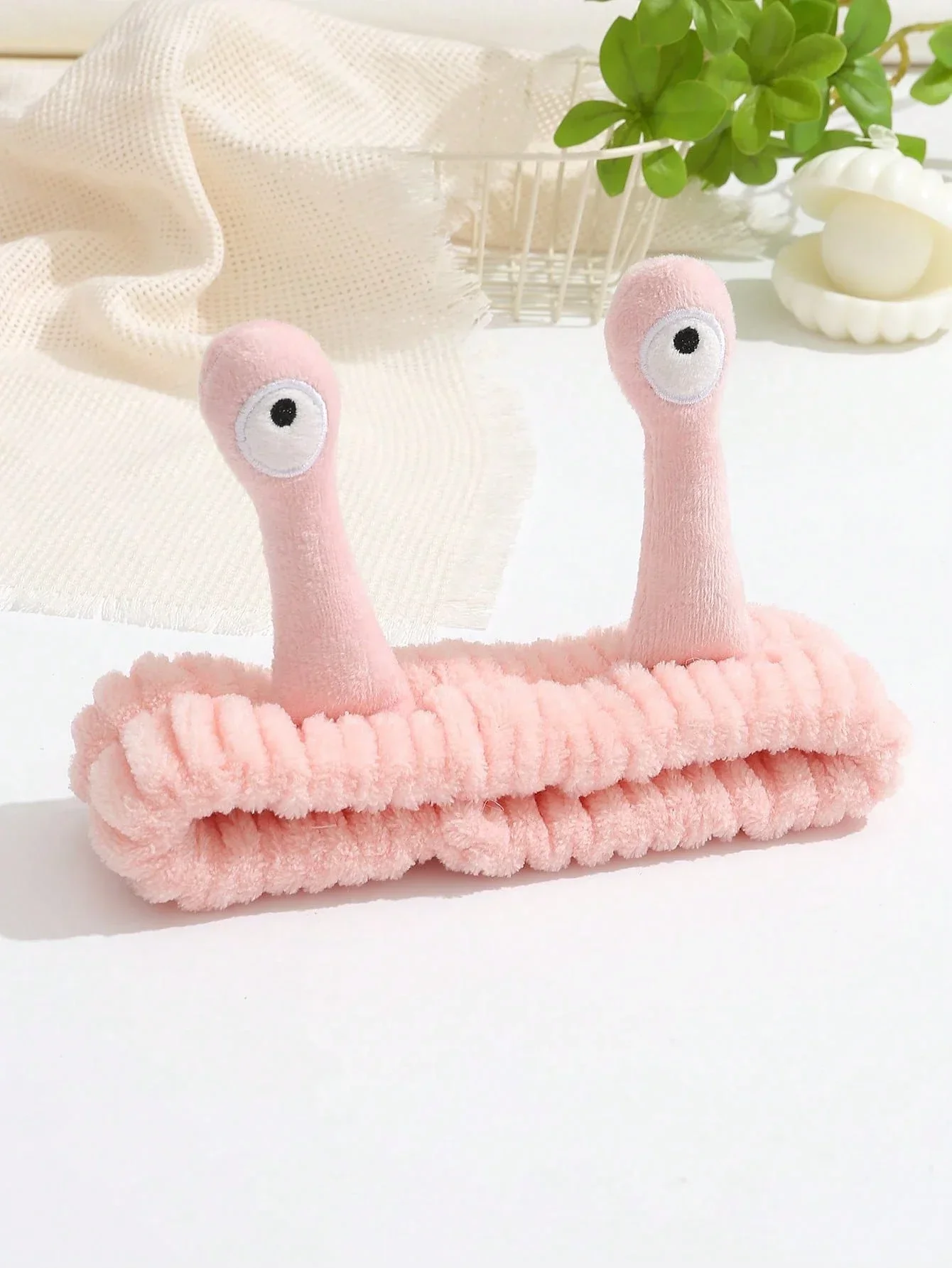 3Pcs Pink Snail Eye Spa Headband And Wristbands Set Soft Plush Makeup Hair Band Skincare Accessory
3Pcs Pink Snail Eye Spa Headband And Wristbands Set Soft Plush Makeup Hair Band Skincare Accessory