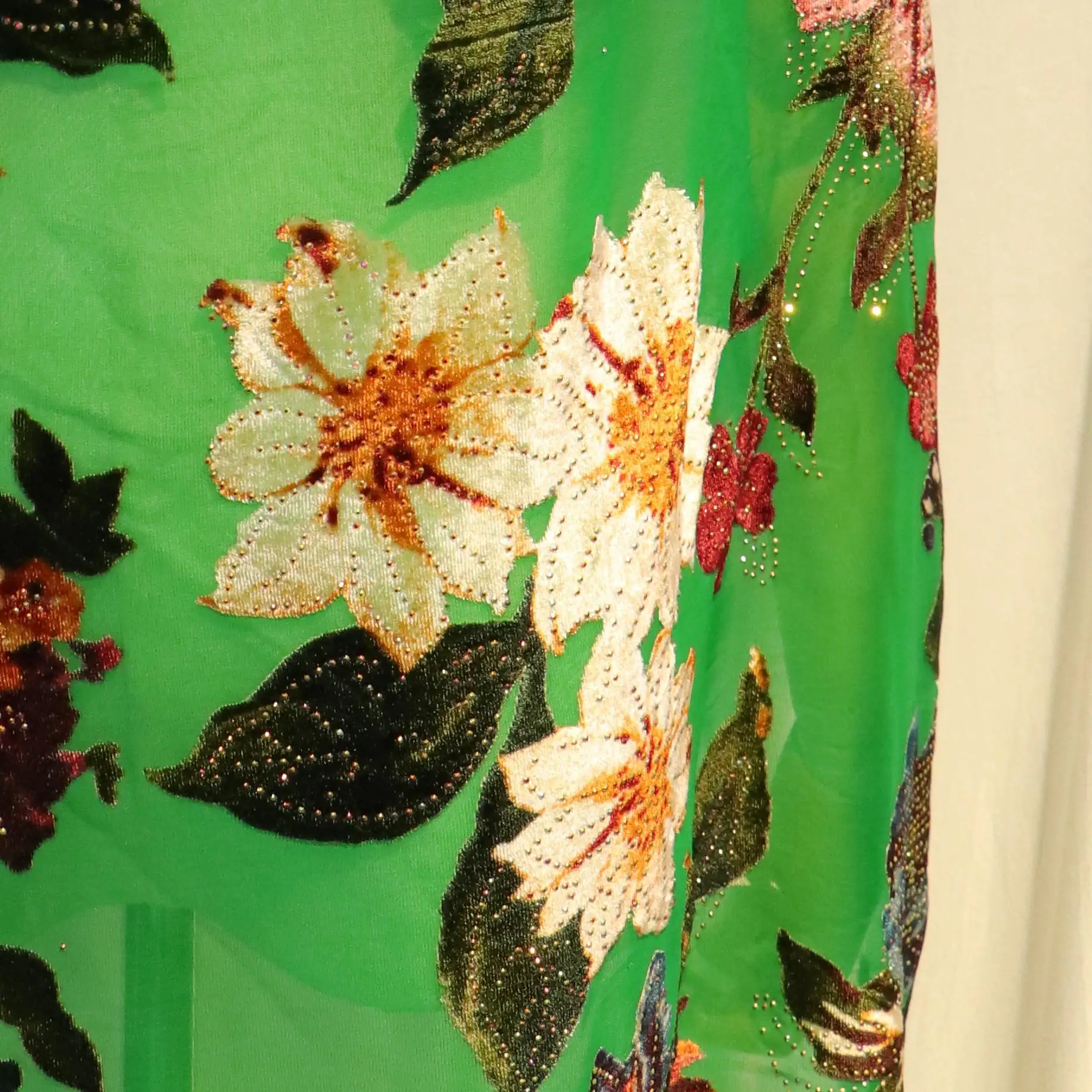 Silk Velvet Woven Sticky and Picture Printed Brocade Fabric Nightdress Dress Cheongsam
Silk Velvet Woven Sticky and Picture Printed Brocade Fabric Nightdress Dress Cheongsam