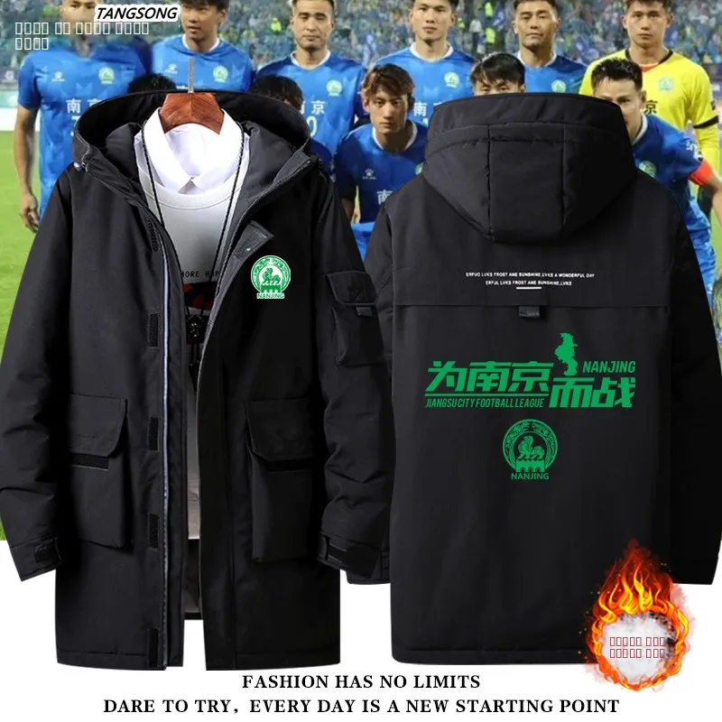 Новая мужская теплая верхняя одежда для футбольных фанатов 2025 Suo Super League Nanjing T Down Jaet из полиэфирного волокна
Новая мужская теплая верхняя одежда для футбольных фанатов 2025 Suo Super League Nanjing T Down Jaet из полиэфирного волокна