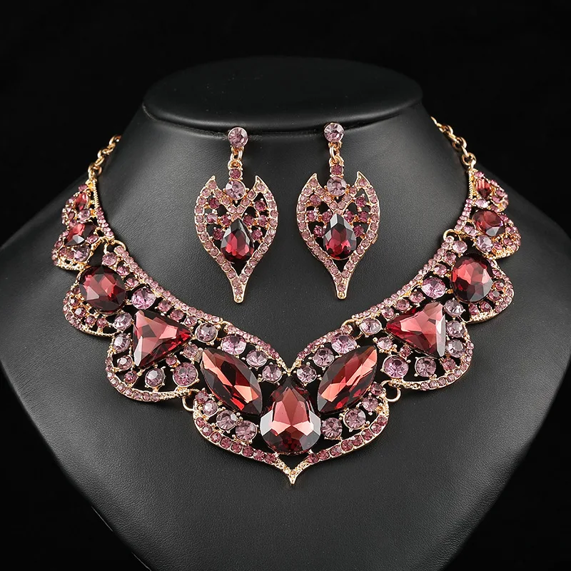 European and American exaggerated retro bridal jewelry necklace earrings set temperament versatile wedding dress banquet artific
European and American exaggerated retro bridal jewelry necklace earrings set temperament versatile wedding dress banquet artific