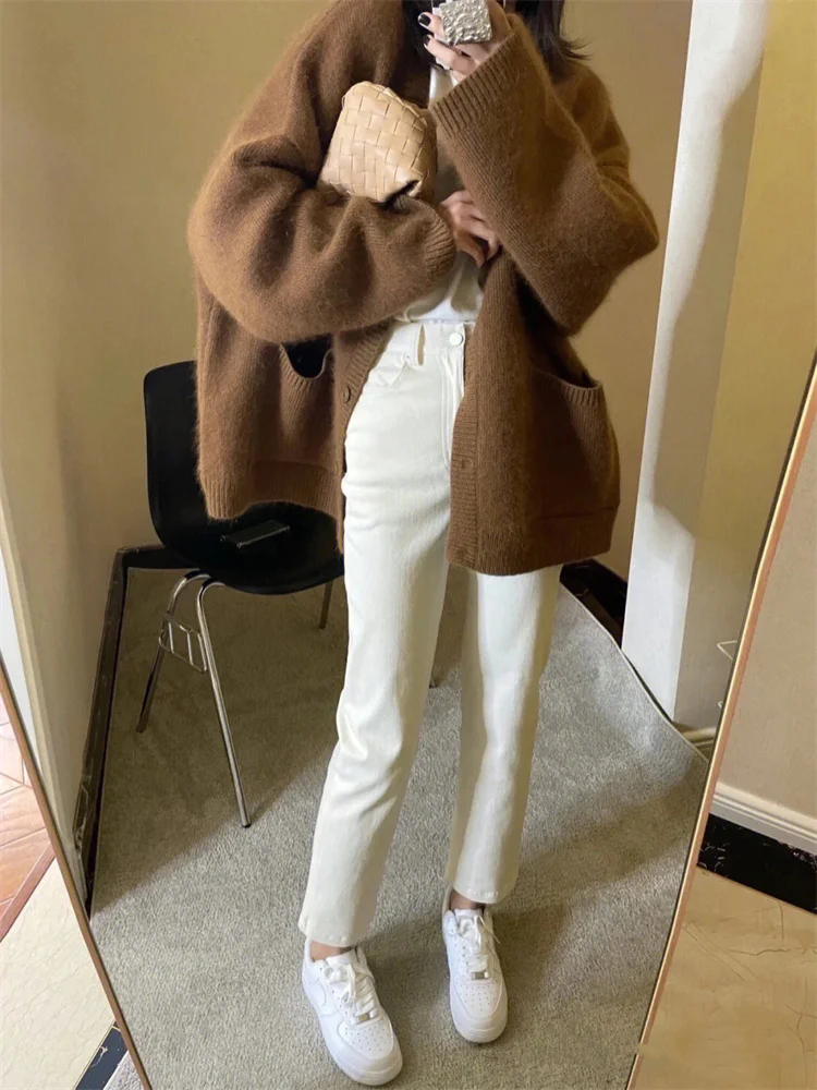 Высококачественный однобортный кардиган оверсайз в стиле ретро с v-образным вырезом для женщин, осенний свободный теплый вязаный свитер с большим карманом Casacos Femininos
Высококачественный однобортный кардиган оверсайз в стиле ретро с v-образным вырезом для женщин, осенний свободный теплый вязаный свитер с большим карманом Casacos Femininos