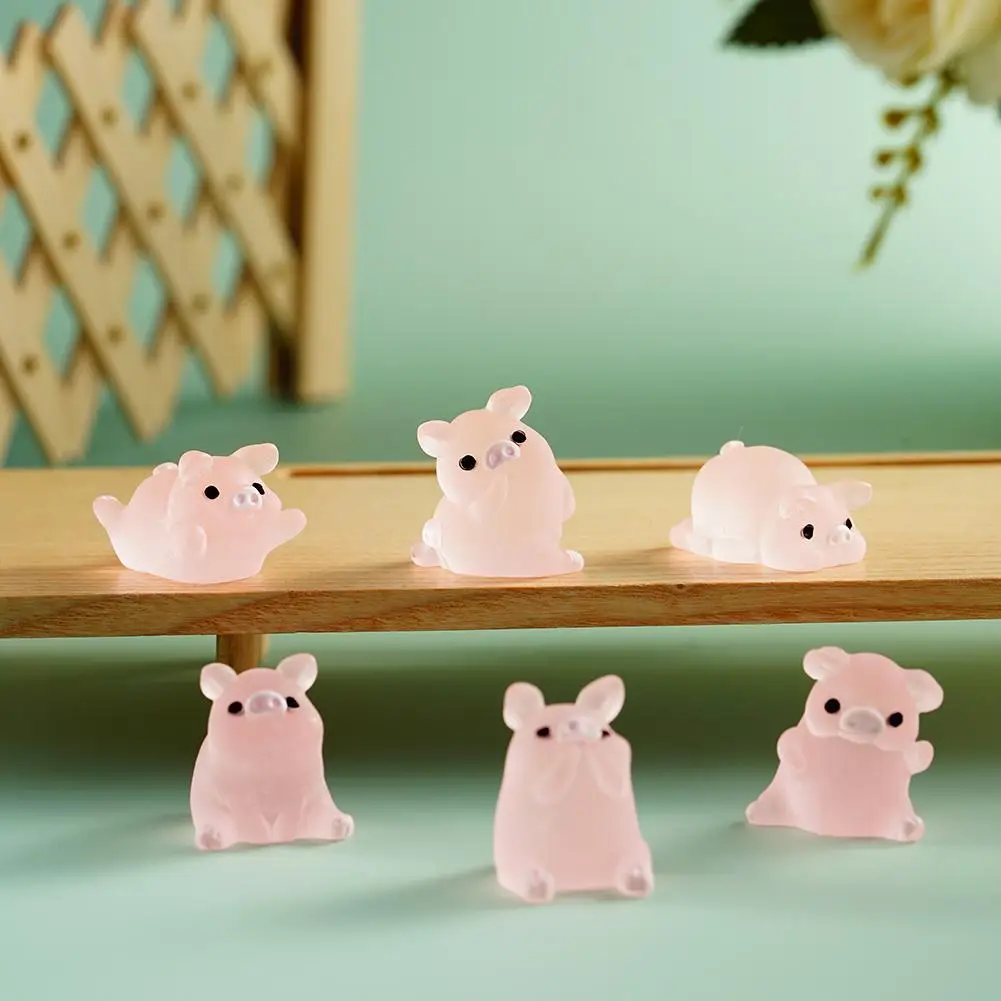 Набор из шести смолы, милый светящийся в темноте поросенок, орнамент «сделай сам», брелок для ключей, аксессуары для микроформовки, украшение для дома, рабочего стола, автомобиля
Набор из шести смолы, милый светящийся в темноте поросенок, орнамент «сделай сам», брелок для ключей, аксессуары для микроформовки, украшение для дома, рабочего стола, автомобиля