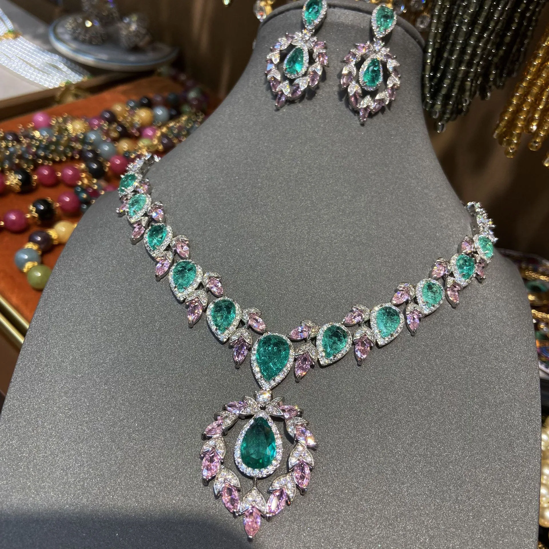 classy jewelry sets wedding bride large necklace earrings shiny blue pink zircon water drop pendant dinner party gown jewelry
classy jewelry sets wedding bride large necklace earrings shiny blue pink zircon water drop pendant dinner party gown jewelry