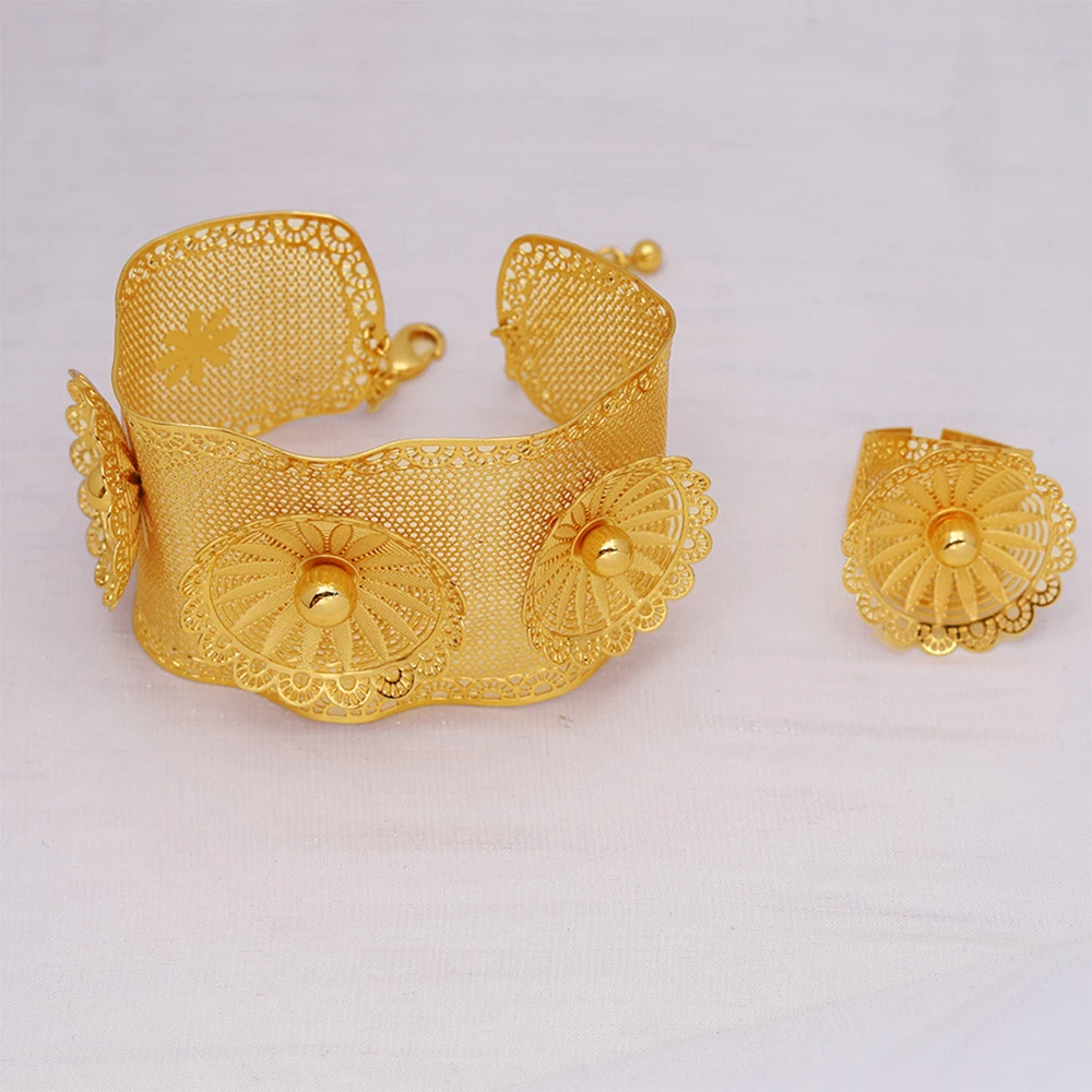 Middle East Fashion Big Bangle Classic Dubai Bangle with Ring Set Trendy Gold Color Jewelry Set for Women Luxury Bangle Ring Set
Middle East Fashion Big Bangle Classic Dubai Bangle with Ring Set Trendy Gold Color Jewelry Set for Women Luxury Bangle Ring Set