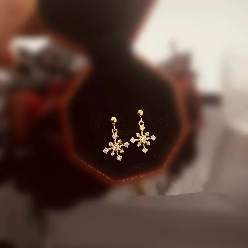Серьги-гвоздики из чистого серебра S925 с 14-каратным золотом в корейском стиле, изысканные серьги-гвоздики со снежинками и цирконием, высококачественный подарок на день рождения, ювелирные изделия F
Серьги-гвоздики из чистого серебра S925 с 14-каратным золотом в корейском стиле, изысканные серьги-гвоздики со снежинками и цирконием, высококачественный подарок на день рождения, ювелирные изделия F