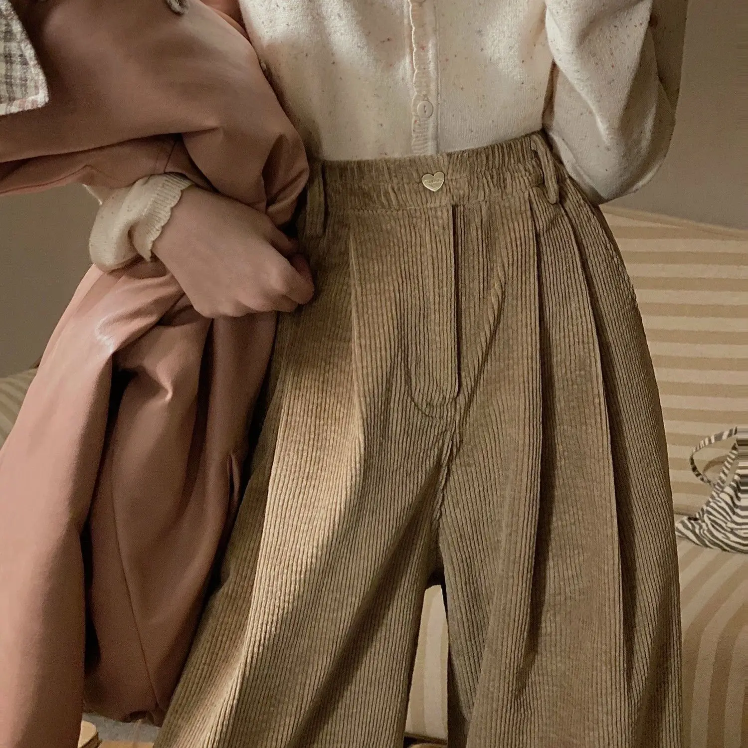 Women New Corduroy Mops In Autumn and Winter 2023 Wide Leg Pants High Waist Loose Thickened Straight and Thin
Women New Corduroy Mops In Autumn and Winter 2023 Wide Leg Pants High Waist Loose Thickened Straight and Thin