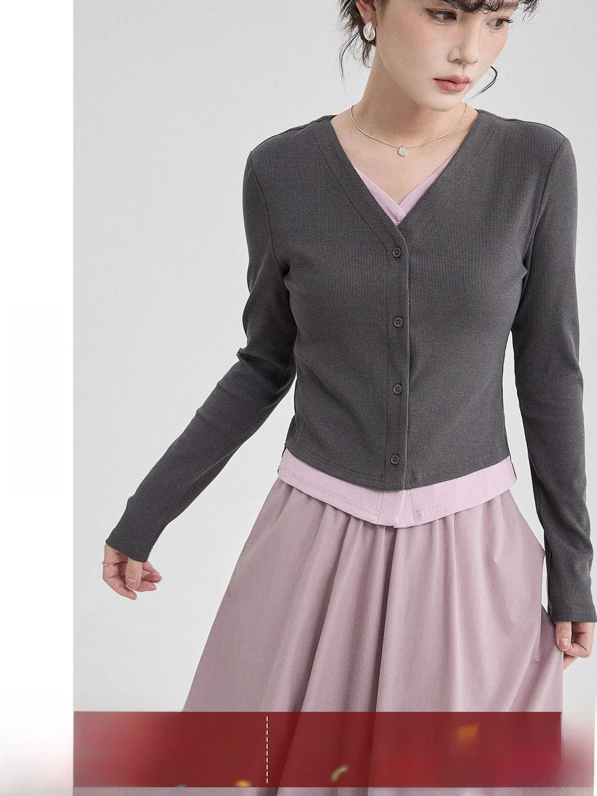 Guier Color Blo V Ne Knitted Open Cardigan Women's Faion Spring 2026 Slim Fit Long Sve Button up Fake Two-Piece Top
Guier Color Blo V Ne Knitted Open Cardigan Women's Faion Spring 2026 Slim Fit Long Sve Button up Fake Two-Piece Top