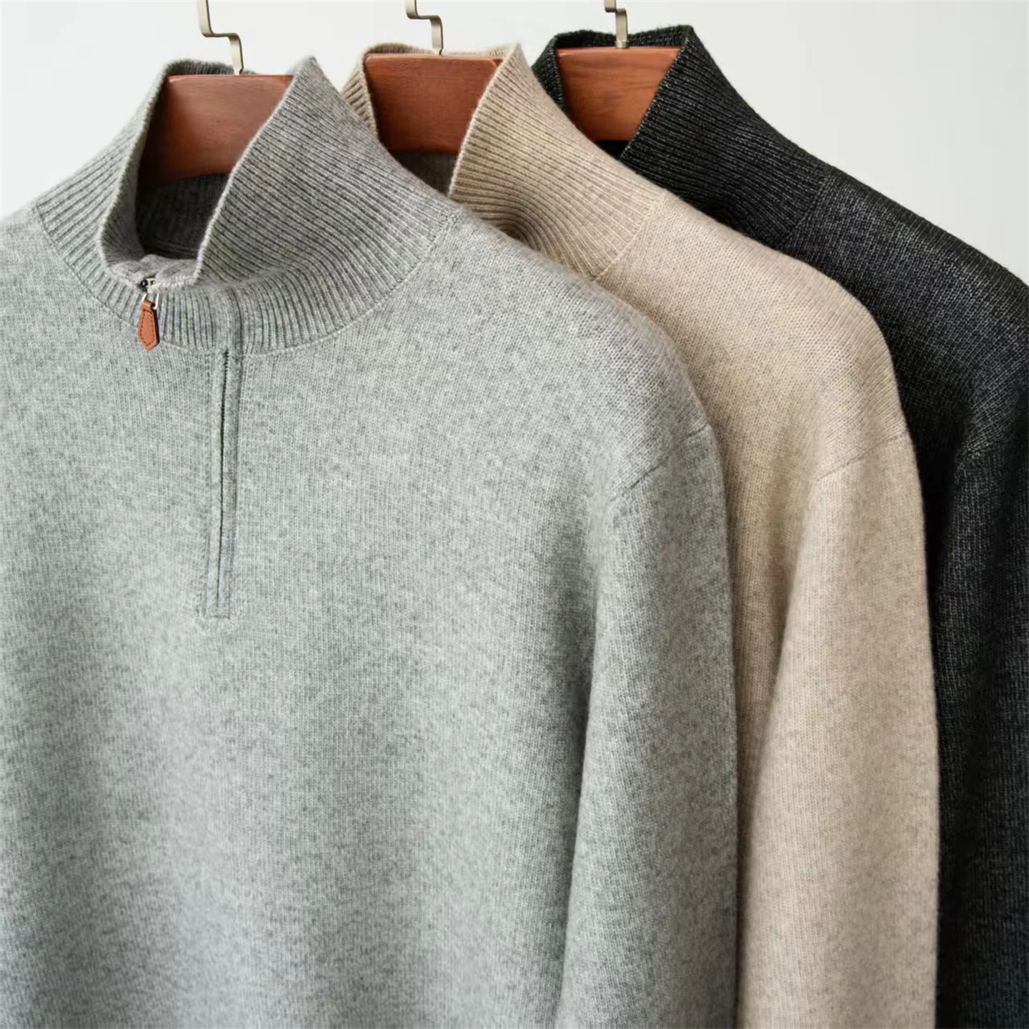 Italian High-End Men's Knitted Wool Blend Sweater Loose Fit Zipper Stand Collar Layering Winter Fashion City Style Long Sleeve
Italian High-End Men's Knitted Wool Blend Sweater Loose Fit Zipper Stand Collar Layering Winter Fashion City Style Long Sleeve