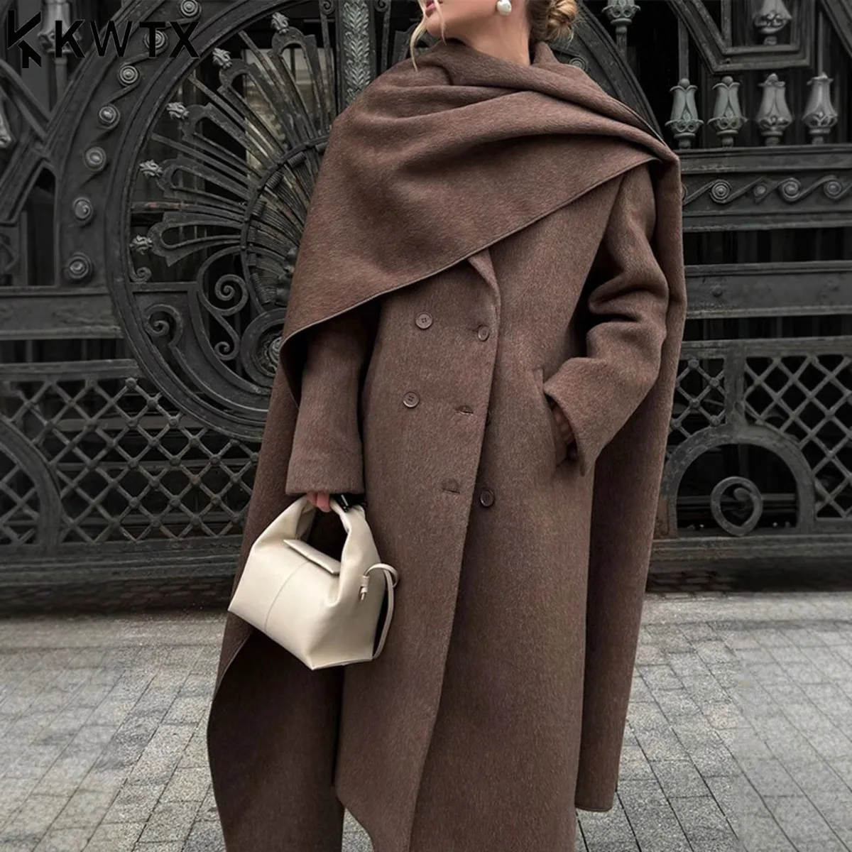 KWTX Elegant Big Scarf Collar Women Coat Fashion Double Breasted Pockets Overcoats 2025 Autumn New High Street Outerwears
KWTX Elegant Big Scarf Collar Women Coat Fashion Double Breasted Pockets Overcoats 2025 Autumn New High Street Outerwears