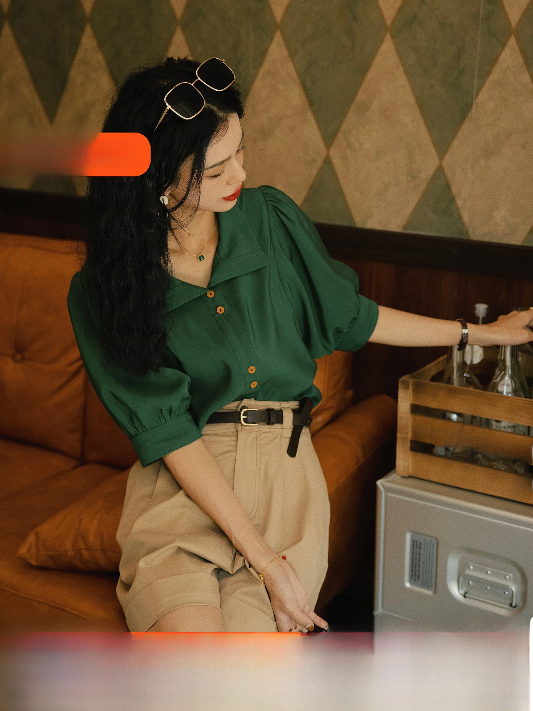 Новая женская свободная рубашка Annie Roman из смесового хлопка с коротким рукавом на пуговицах, летняя, винтажная, длиной до плеч
Новая женская свободная рубашка Annie Roman из смесового хлопка с коротким рукавом на пуговицах, летняя, винтажная, длиной до плеч