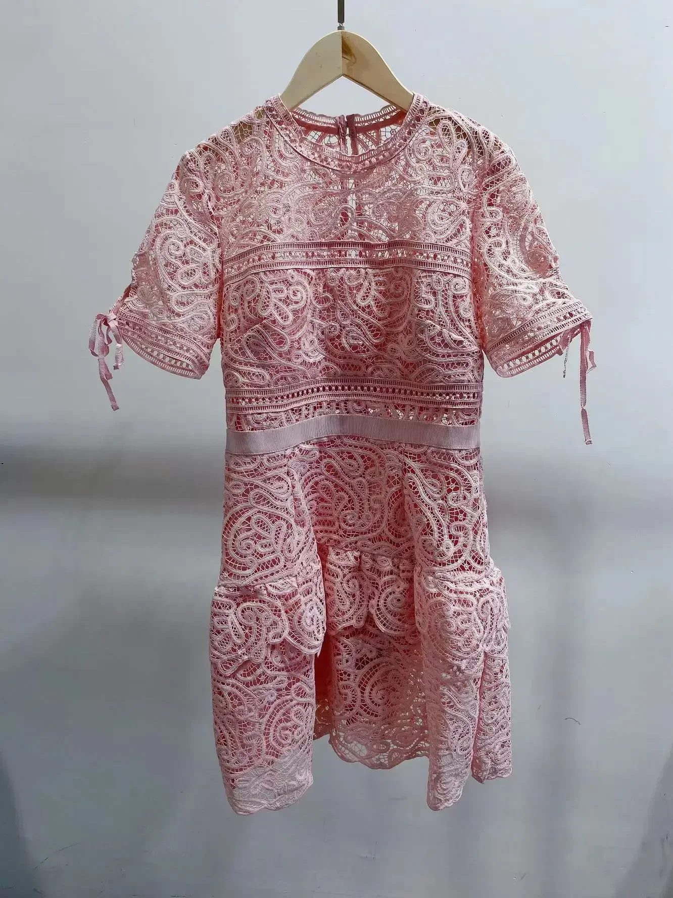 Elegant Lady Floral Embroidery Dress Casual O-neck Short Sleeve Slim Dresses Spring 2023 Vintage High Waist Vestidos for Women
Elegant Lady Floral Embroidery Dress Casual O-neck Short Sleeve Slim Dresses Spring 2023 Vintage High Waist Vestidos for Women