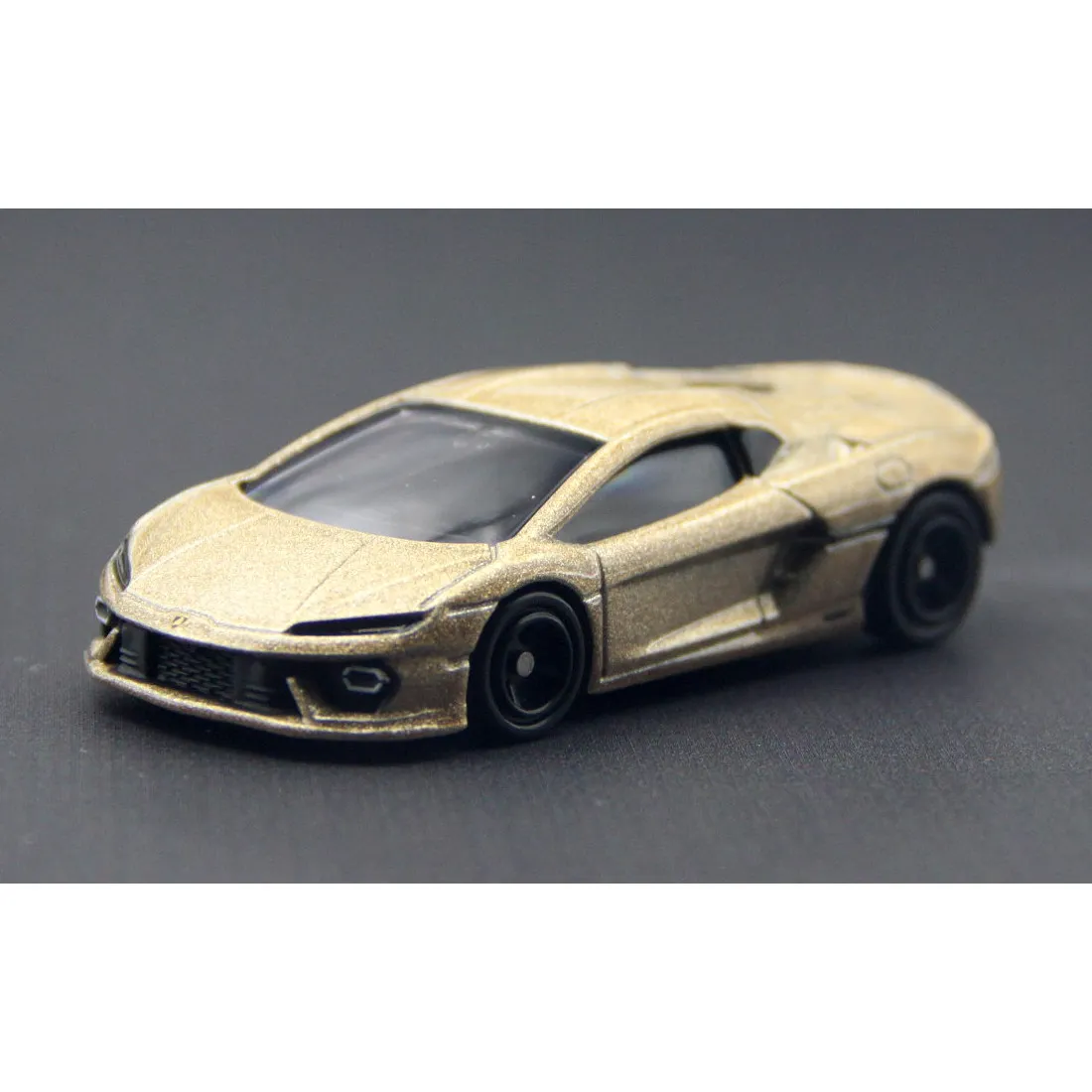 Original TAKARA TOMY Tomica No.43 Lamborghini Temerario 1/64 Diecast Alloy Model Car with Working Suspension Collectible Gifts
Original TAKARA TOMY Tomica No.43 Lamborghini Temerario 1/64 Diecast Alloy Model Car with Working Suspension Collectible Gifts