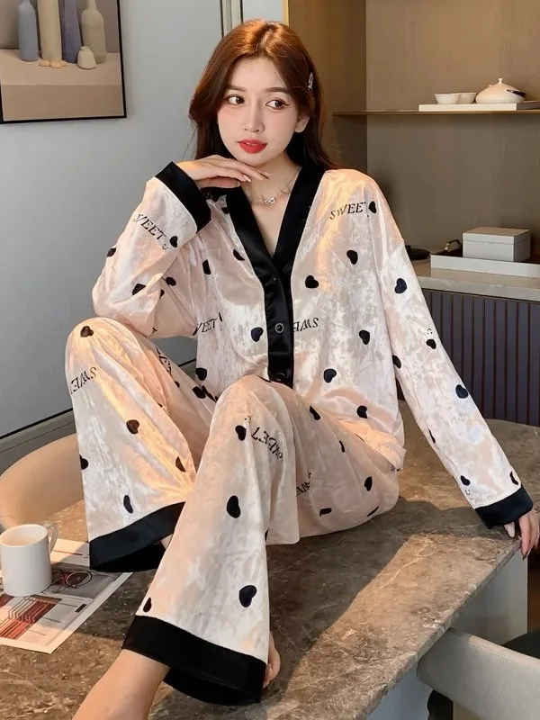 Velvet Sleepwear Women's Autumn Winter Long Sleeve Home Clothes Set Fashionable Outerwear Suitable for Young Ladies
Velvet Sleepwear Women's Autumn Winter Long Sleeve Home Clothes Set Fashionable Outerwear Suitable for Young Ladies