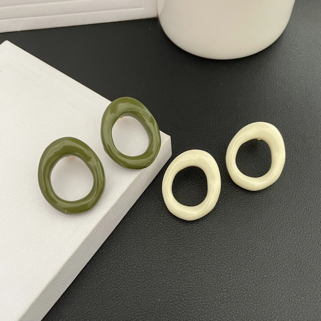 Серьги-гвоздики из смолы во французском стиле в стиле ретро 2025 года. Роскошные роскошные украшения для женщин.
Серьги-гвоздики из смолы во французском стиле в стиле ретро 2025 года. Роскошные роскошные украшения для женщин.