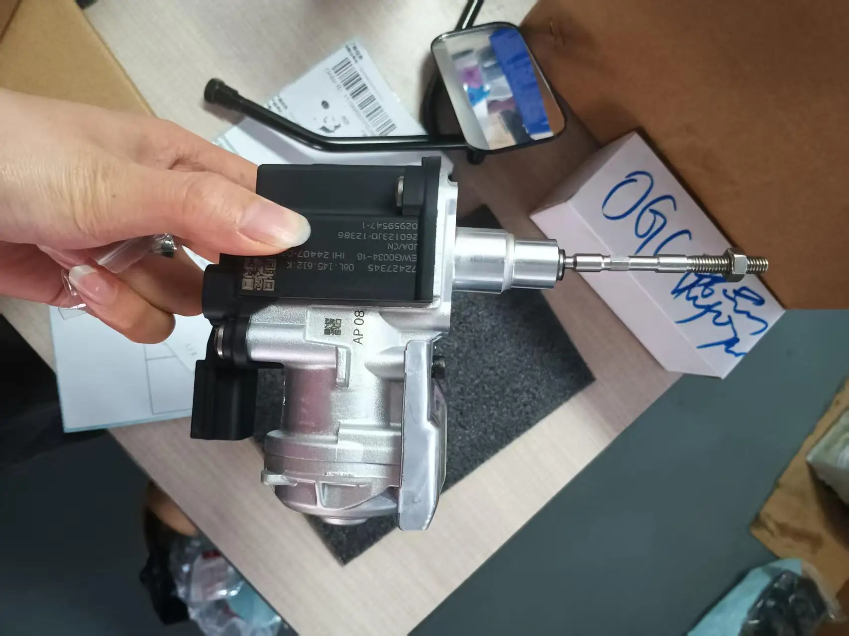 06L145612L Turbo Solenoid Valve Servo Motor for Audi A4 A5 A6 A7 A8 Q5 S4 S5 S6 S8 Volkswagen Phideon 06L145612K
06L145612L Turbo Solenoid Valve Servo Motor for Audi A4 A5 A6 A7 A8 Q5 S4 S5 S6 S8 Volkswagen Phideon 06L145612K