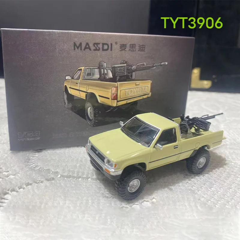 Massdi 1/64 Scale 1995 Toyota Hilux RN80 Simulation Alloy Car Model Static Display Collectible Toy Gift Souvenir Decoration
Massdi 1/64 Scale 1995 Toyota Hilux RN80 Simulation Alloy Car Model Static Display Collectible Toy Gift Souvenir Decoration