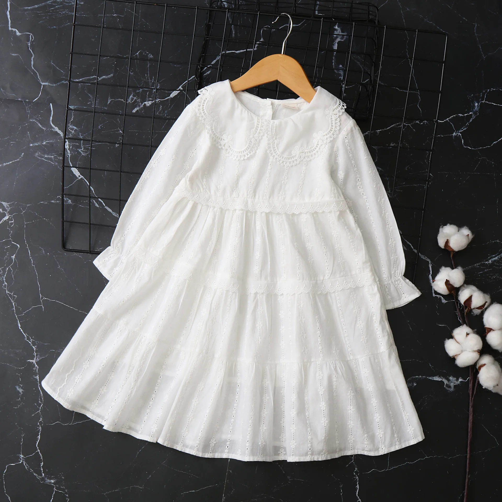 Girl dress embroidered cotton long-sleeved Class A princess wear 2024 autumn new girl clothes
Girl dress embroidered cotton long-sleeved Class A princess wear 2024 autumn new girl clothes