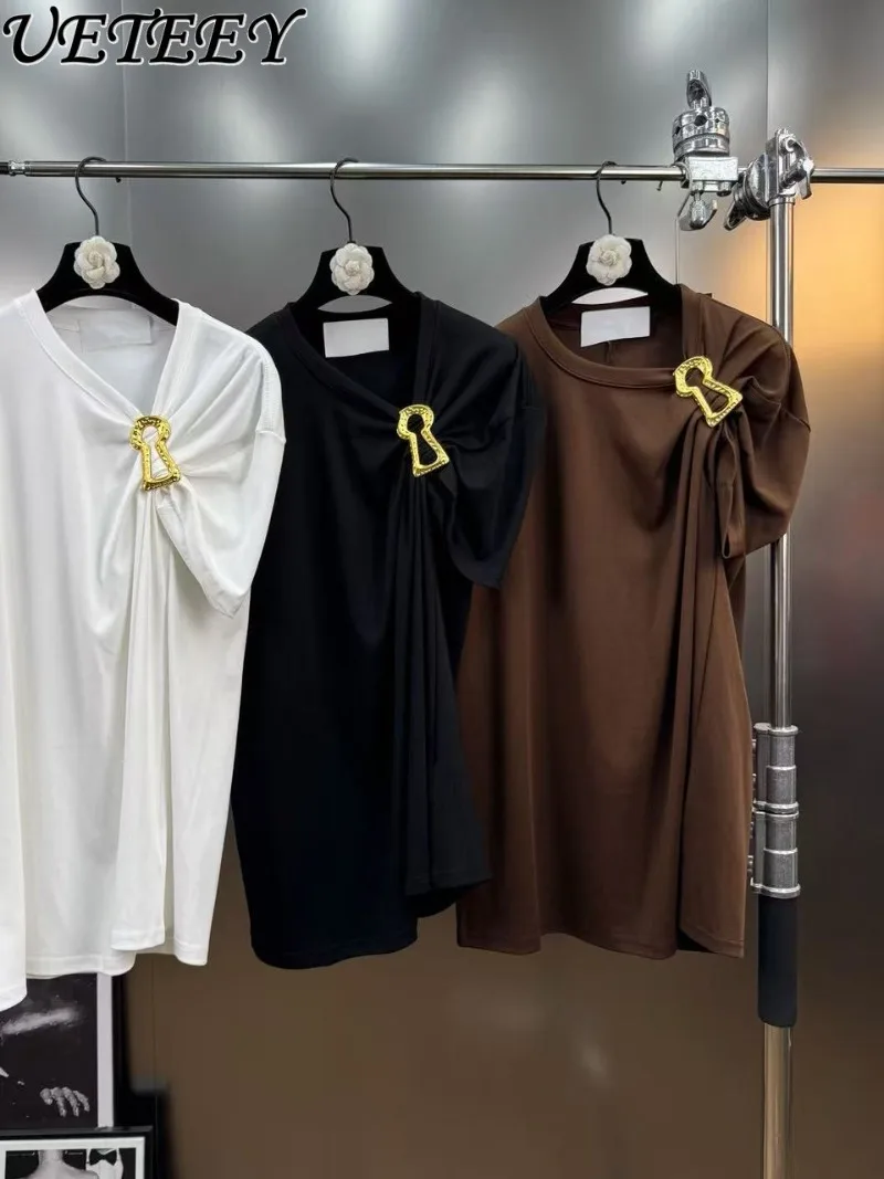 Осенняя облегающая футболка с круглым вырезом, нерегулярная плиссированная металлическая пряжка, украшенный топ, повседневная универсальная однотонная футболка с коротким рукавом 
Осенняя облегающая футболка с круглым вырезом, нерегулярная плиссированная металлическая пряжка, украшенный топ, повседневная универсальная однотонная футболка с коротким рукавом