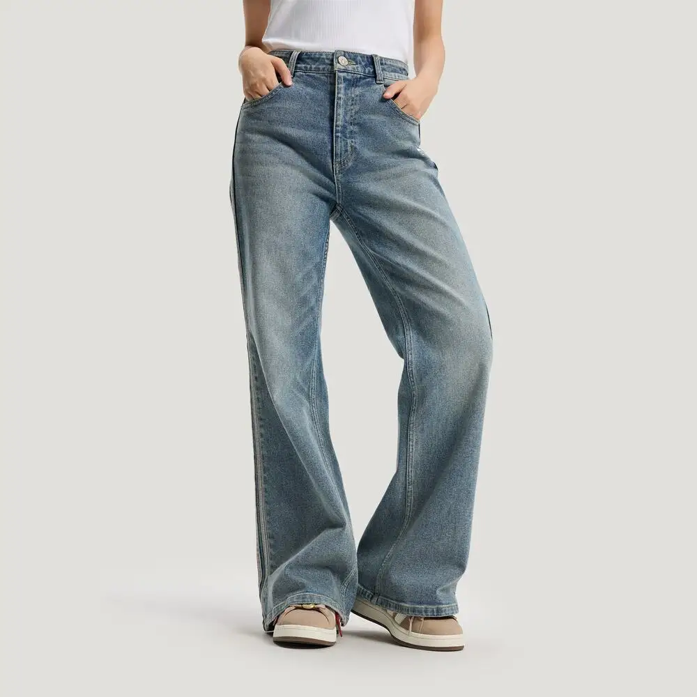 Женские спортивные повседневные джинсовые брюки Adidas Originals KT3173
Женские спортивные повседневные джинсовые брюки Adidas Originals KT3173