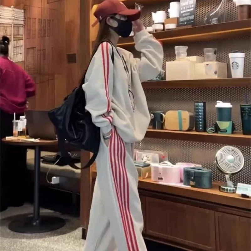 Large Size Fashion Sportswear Set Women's Autumn Fat Loose and Thin Sweater Wide-leg Pants Casual Two-piece Set Simple Exquisite
Large Size Fashion Sportswear Set Women's Autumn Fat Loose and Thin Sweater Wide-leg Pants Casual Two-piece Set Simple Exquisite