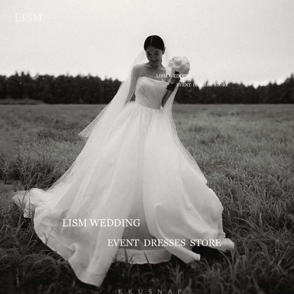 LISM Elegant A-Line Wedding Dresses Strapless Sleeveless Floor Length Bridal Gowns With Veil For Korean Women PhotoShoot 2024
LISM Elegant A-Line Wedding Dresses Strapless Sleeveless Floor Length Bridal Gowns With Veil For Korean Women PhotoShoot 2024