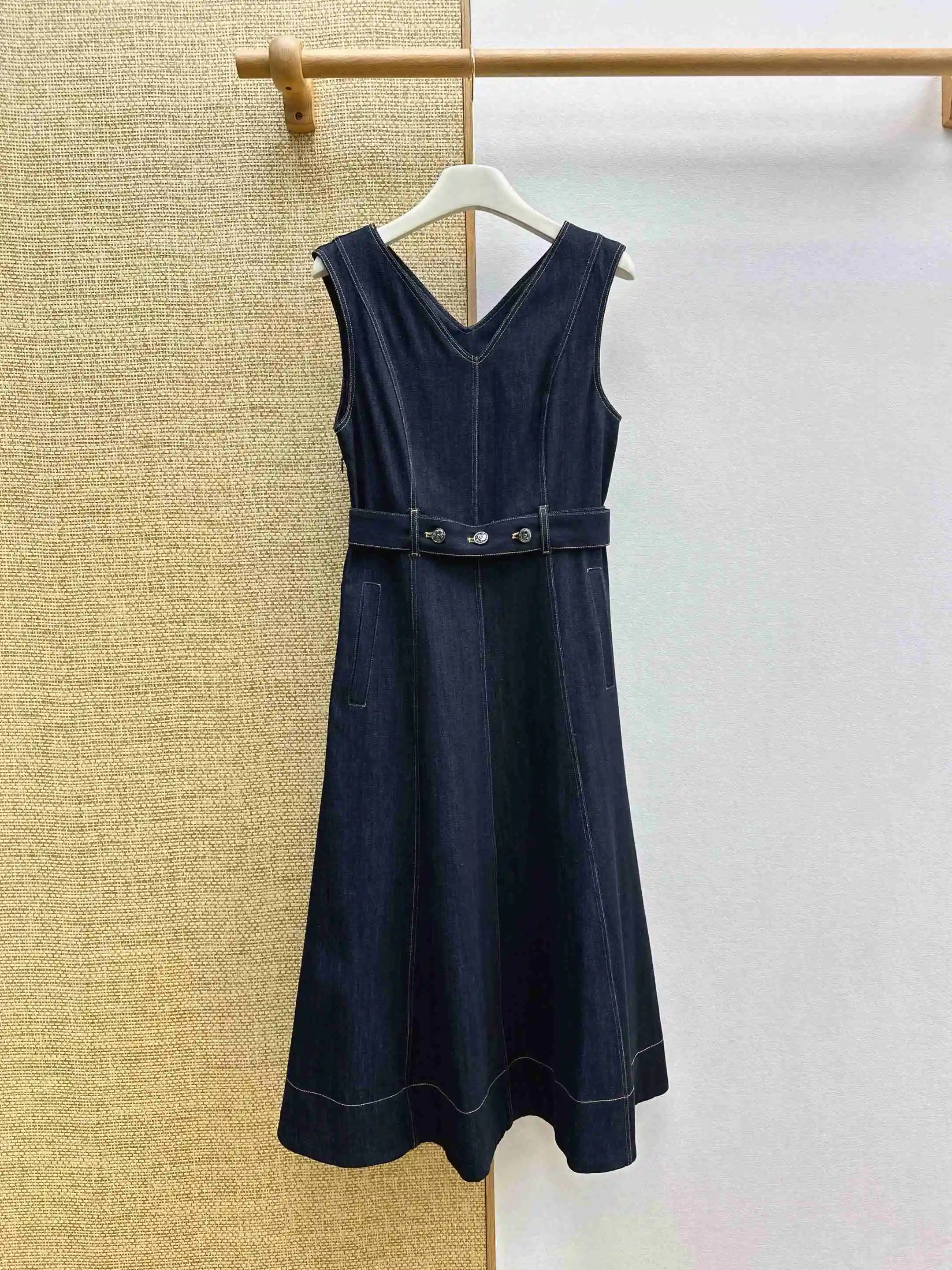 2026 Spring Summer New Travel Women's Wear Cotton Dress Denim Belted Vest Dress
2026 Spring Summer New Travel Women's Wear Cotton Dress Denim Belted Vest Dress