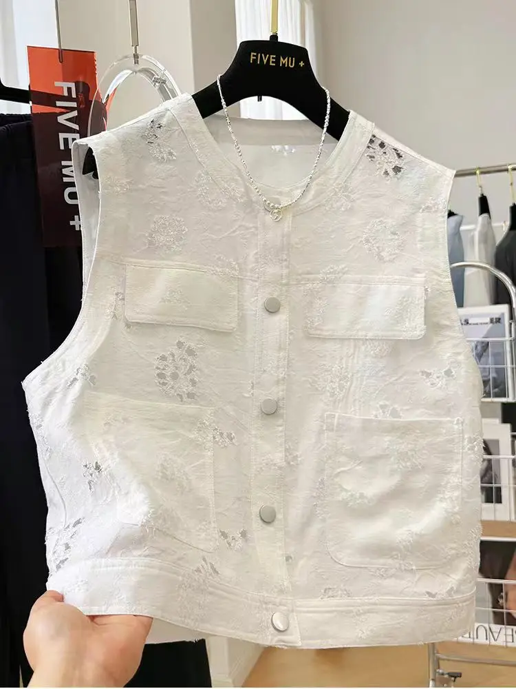 Korean Hollow Jacquard Outerwear Vest for Women 2025 Summer New Ladies Elegant Fashion Casual Thin White Sleeveless Tank Tops 
Korean Hollow Jacquard Outerwear Vest for Women 2025 Summer New Ladies Elegant Fashion Casual Thin White Sleeveless Tank Tops