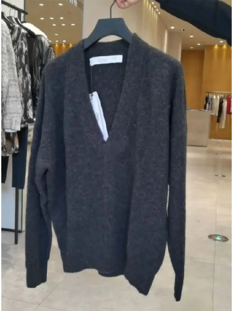 Elegant Vintage V-Neck Sweater Inner Wear Versatile Fashionable Design Korean Style Loose Fit Polyester Long Sleeve Spring Dress
Elegant Vintage V-Neck Sweater Inner Wear Versatile Fashionable Design Korean Style Loose Fit Polyester Long Sleeve Spring Dress