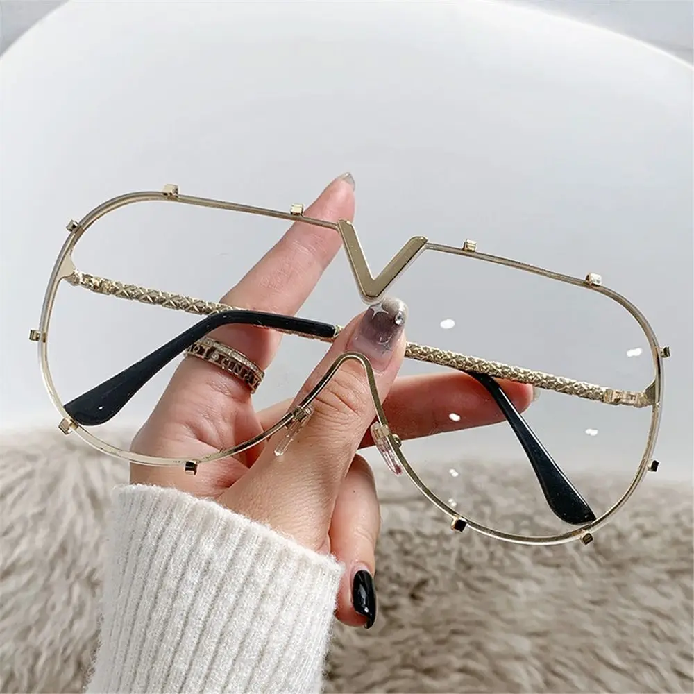 Vintage Metal Frame One Piece Sunglasses Hip Hop UV400 Oversized Sun Glasses Y2K Shades for Women & Men
Vintage Metal Frame One Piece Sunglasses Hip Hop UV400 Oversized Sun Glasses Y2K Shades for Women & Men