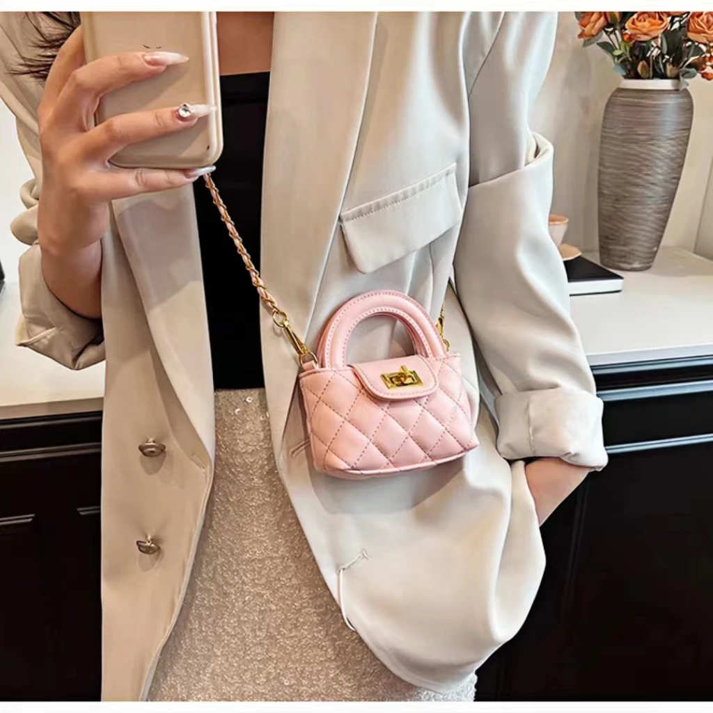 Lingge Chain Bag for Women, Commuter Crossbody Bag, New Fashion, Autumn, Winter, 2024
Lingge Chain Bag for Women, Commuter Crossbody Bag, New Fashion, Autumn, Winter, 2024