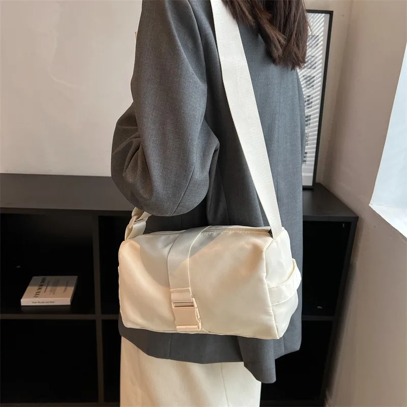 New Shoulder Bag 2025 Autumn New Women's Casual Crossbody Bag Stylish Boston Bag Minimalist Bag
New Shoulder Bag 2025 Autumn New Women's Casual Crossbody Bag Stylish Boston Bag Minimalist Bag
