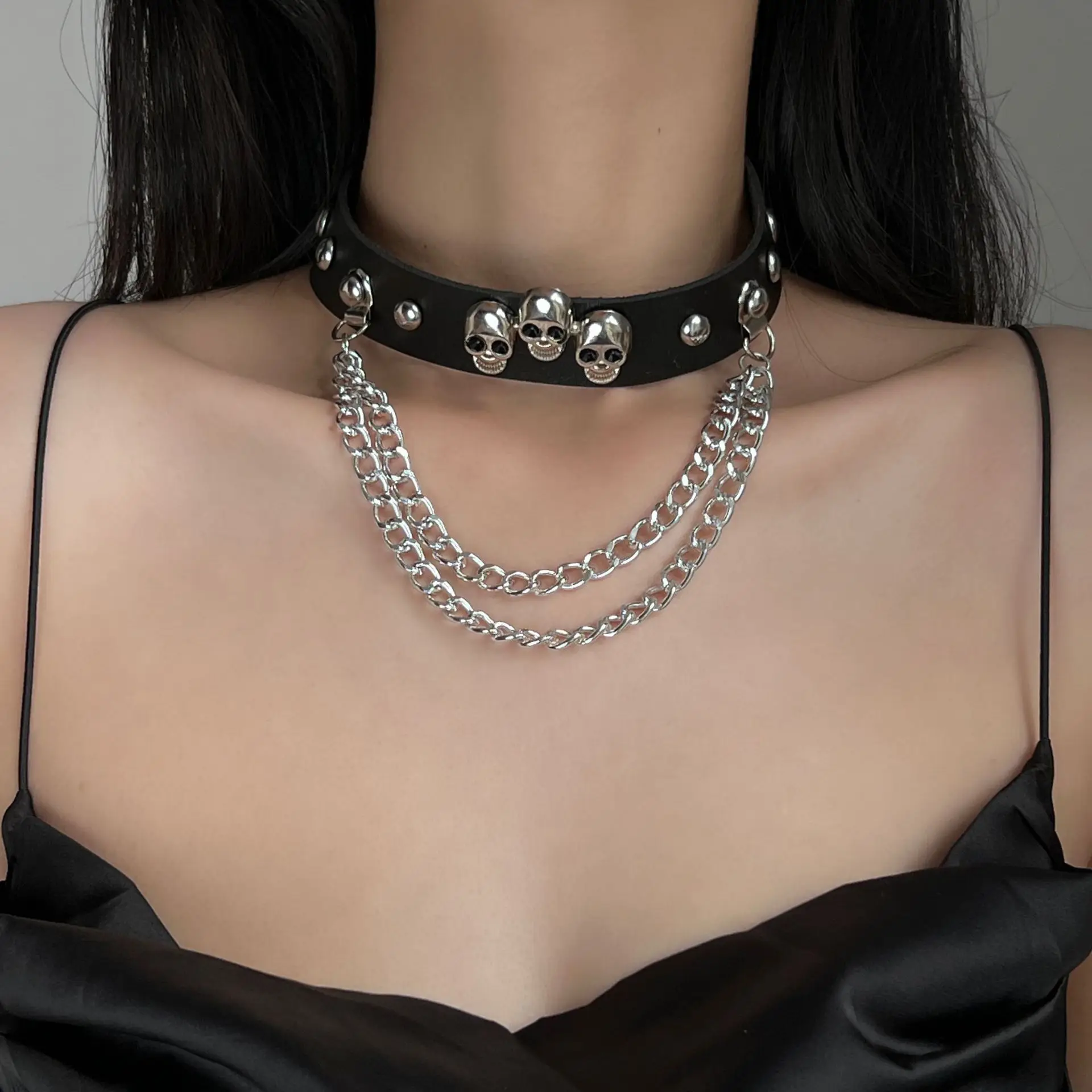 Skull Rivet Chain Necklace Fashion New Niche Design Punk Gothic Clavicle Woman Necklace Jewelry Girlfriend Valentine's Day Gifts
Skull Rivet Chain Necklace Fashion New Niche Design Punk Gothic Clavicle Woman Necklace Jewelry Girlfriend Valentine's Day Gifts