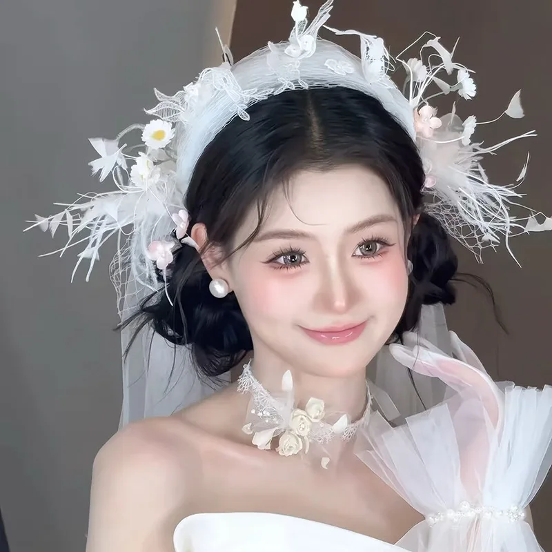 Sweet Korean style floral bride with super fairy hair headband, forest style headband, floral design
Sweet Korean style floral bride with super fairy hair headband, forest style headband, floral design