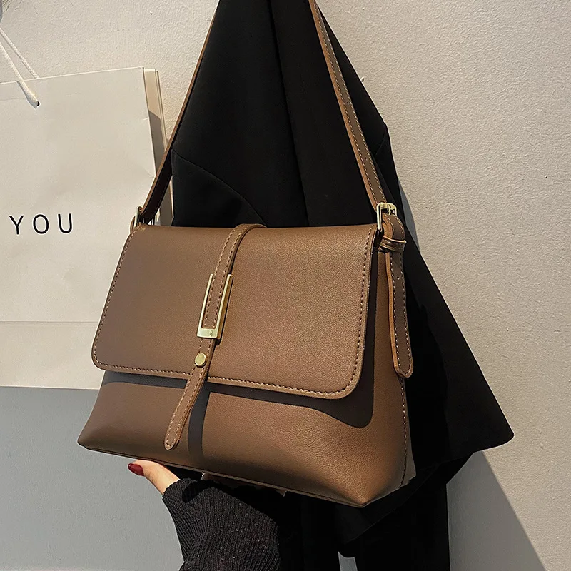 Retro fashion simple big bag women's 2024 new trendy temperament shoulder underarm bag summer popular messenger bag
Retro fashion simple big bag women's 2024 new trendy temperament shoulder underarm bag summer popular messenger bag