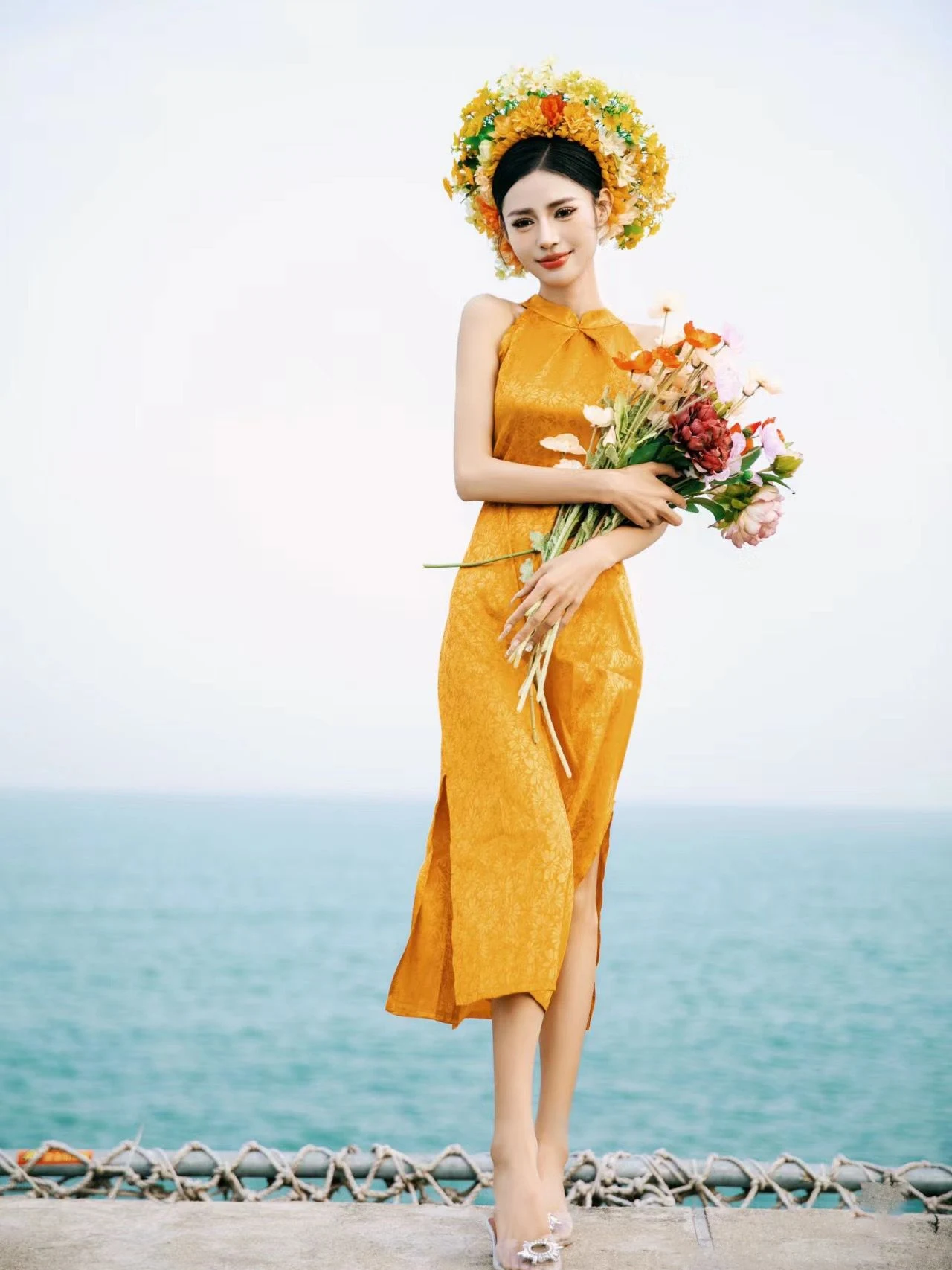New Yellow Qipao Women's Clothing Floral Hairpin Beach Photography Outfit Traditional Chinese Ethnic Style Summer 2024
New Yellow Qipao Women's Clothing Floral Hairpin Beach Photography Outfit Traditional Chinese Ethnic Style Summer 2024
