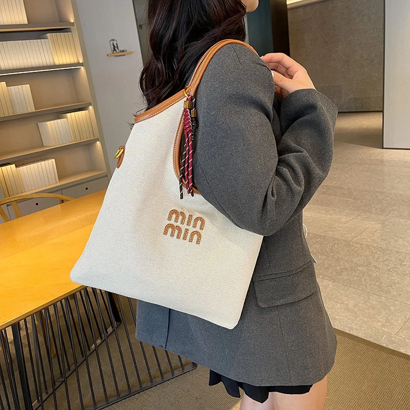 New 2025 Korean Oversized Tote Bag - Women's Textured Shoulder Purse, Spring Summer Casual Underarm Handbag
New 2025 Korean Oversized Tote Bag - Women's Textured Shoulder Purse, Spring Summer Casual Underarm Handbag