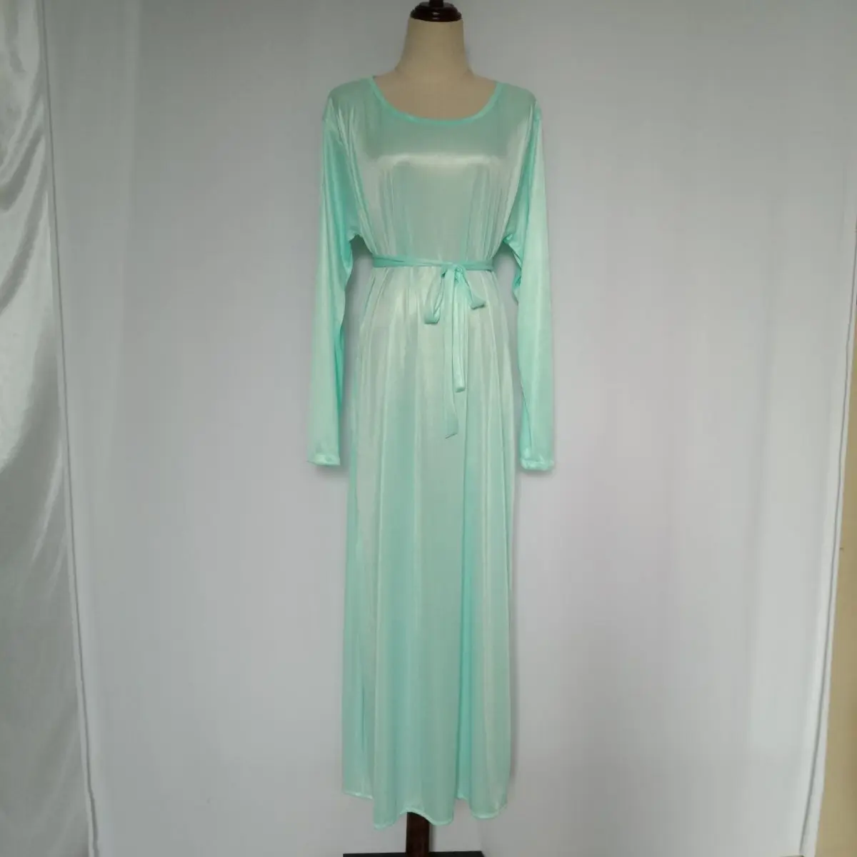 Plus Size Glossy Sexy Ice Silk Satin Long Dress Long Sleeve Loose Silky Touch Night Dress With Belt Sleeping Robe For Man Women
Plus Size Glossy Sexy Ice Silk Satin Long Dress Long Sleeve Loose Silky Touch Night Dress With Belt Sleeping Robe For Man Women