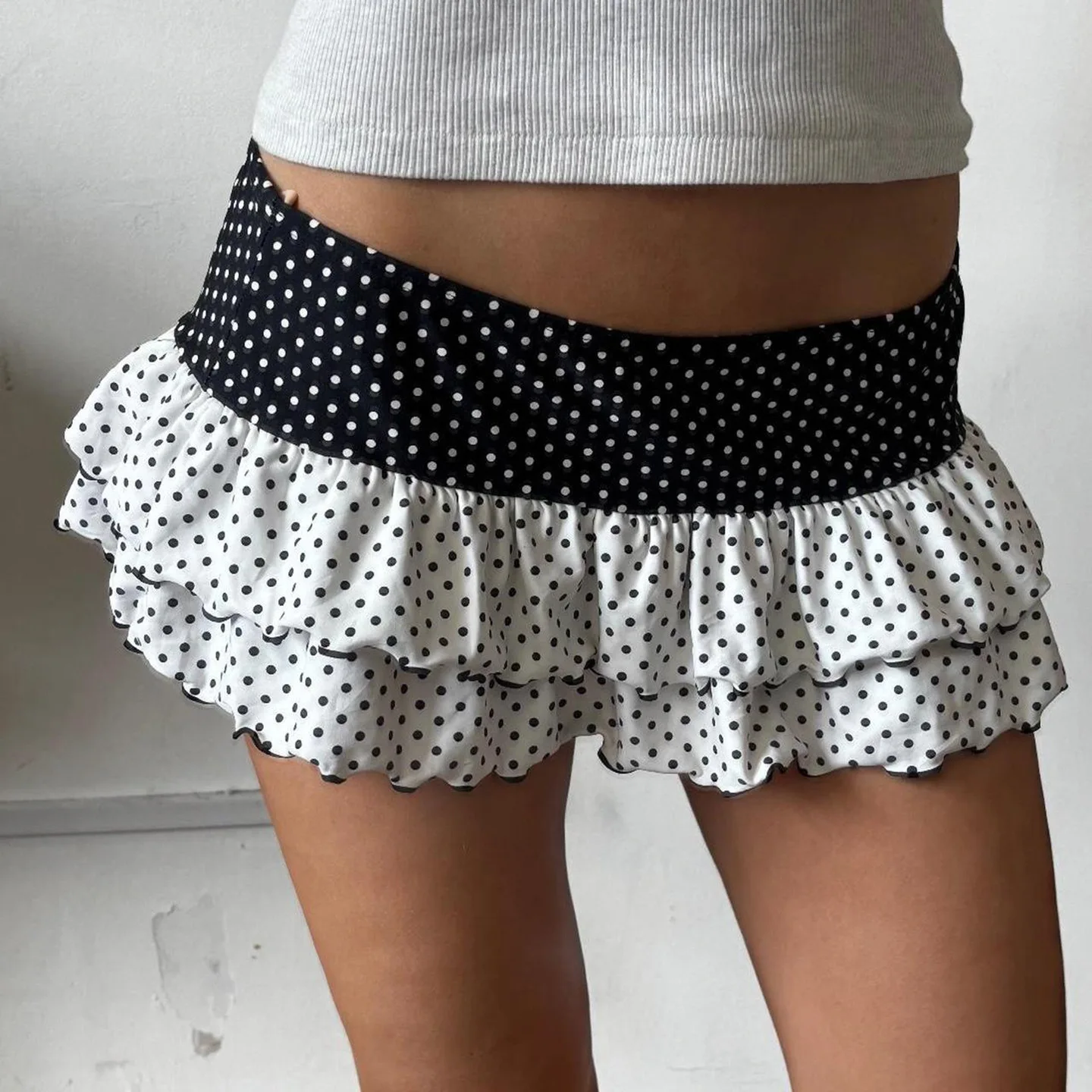 Japanese Women Gothic Polka Dot Print Short Pants Y2k Aesthetic Lolita Shorts E-girl Harajuku Fairycore Cute Kawai Bow Shorts
Japanese Women Gothic Polka Dot Print Short Pants Y2k Aesthetic Lolita Shorts E-girl Harajuku Fairycore Cute Kawai Bow Shorts