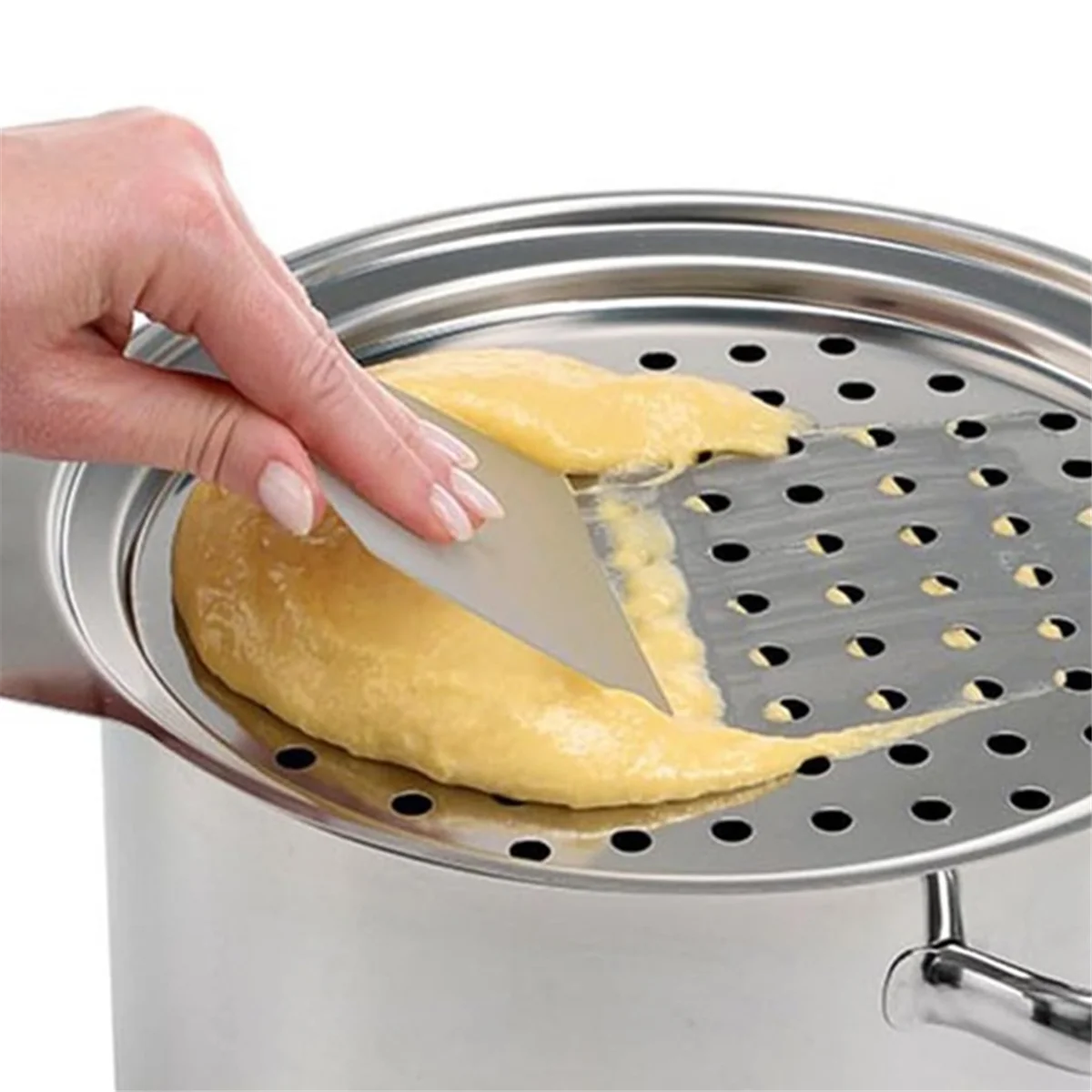 Новая крышка Spaetzle Maker из нержавеющей стали со скребком, традиционная немецкая машина для приготовления яичной лапши, кастрюля, сито для спагетти
Новая крышка Spaetzle Maker из нержавеющей стали со скребком, традиционная немецкая машина для приготовления яичной лапши, кастрюля, сито для спагетти