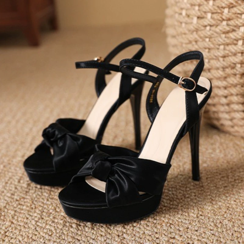 Sexy Black Super High Platform Sandals Women Summer Sexy Open Toe Bow Round Toe Banquet Heels Luxury Wedding Bridal Brand Pumps
Sexy Black Super High Platform Sandals Women Summer Sexy Open Toe Bow Round Toe Banquet Heels Luxury Wedding Bridal Brand Pumps