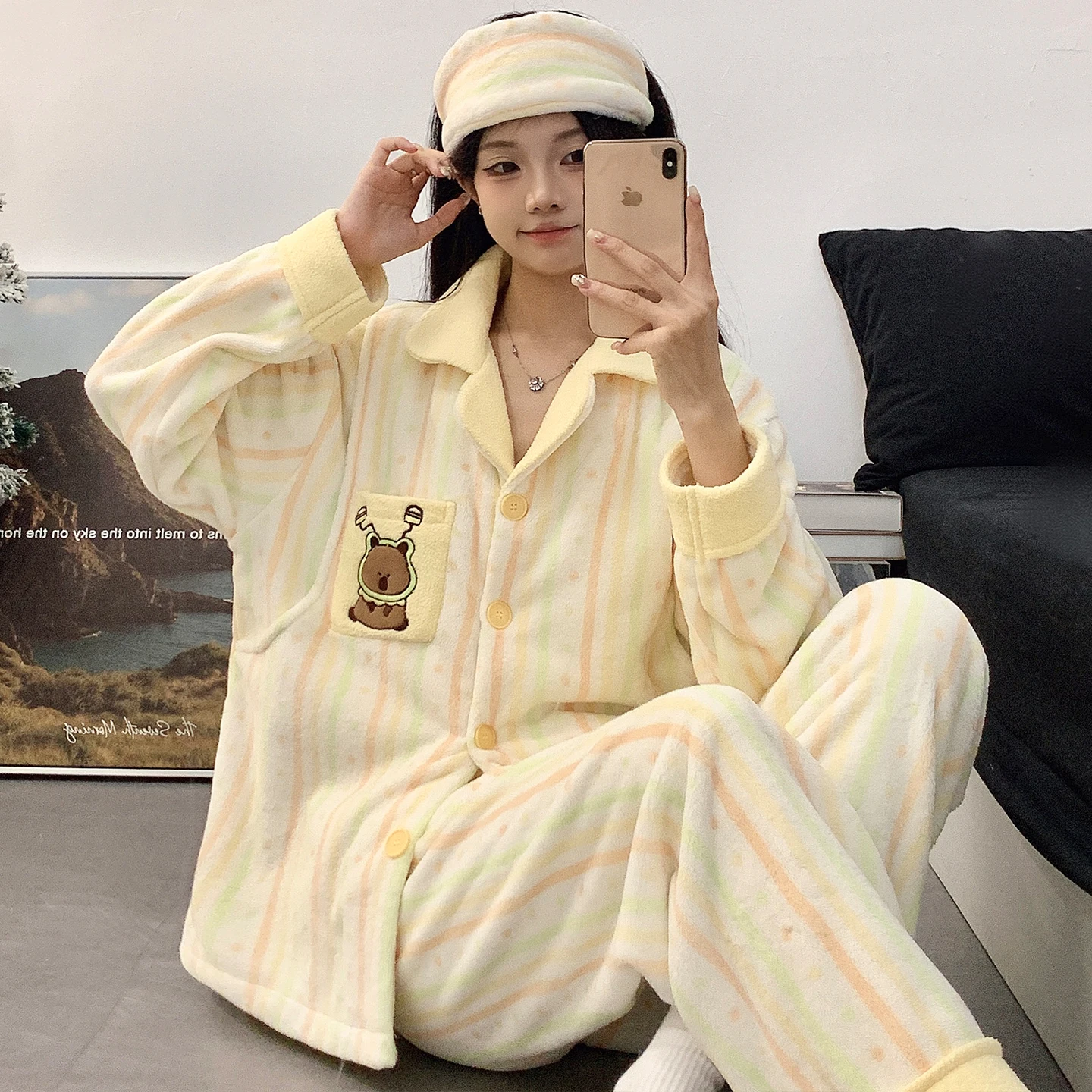 Комплекты пижам для женщин: домашняя одежда из трикотажного хлопкового смесового материала, текстурированный комфортный дизайн, шорты-бермуды с коротким рукавом, коллекция 2026
Комплекты пижам для женщин: домашняя одежда из трикотажного хлопкового смесового материала, текстурированный комфортный дизайн, шорты-бермуды с коротким рукавом, коллекция 2026