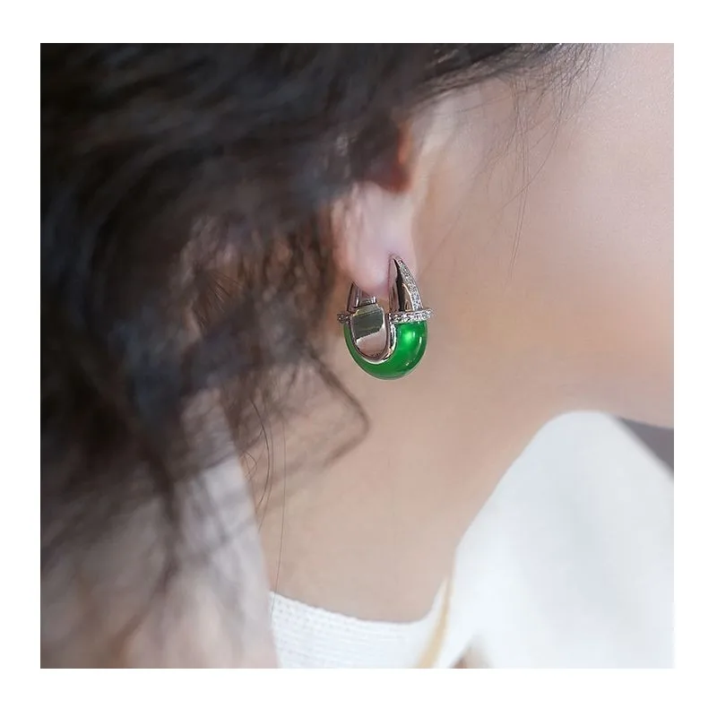 Ice-shaped Yang-green Imitation Jadeite Earrings for Women's High-end Exquisite Fashion Retro Silver Inlaid Zircon Design Earrin
Ice-shaped Yang-green Imitation Jadeite Earrings for Women's High-end Exquisite Fashion Retro Silver Inlaid Zircon Design Earrin