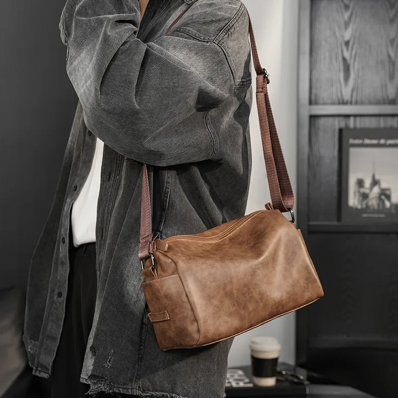 2025 Fashion Crossbody Bags Men Vintage PU Leather Crossbody Shoulder Bags for Men Sling Barrel Bag Large Capacity Shoulder Bag
2025 Fashion Crossbody Bags Men Vintage PU Leather Crossbody Shoulder Bags for Men Sling Barrel Bag Large Capacity Shoulder Bag