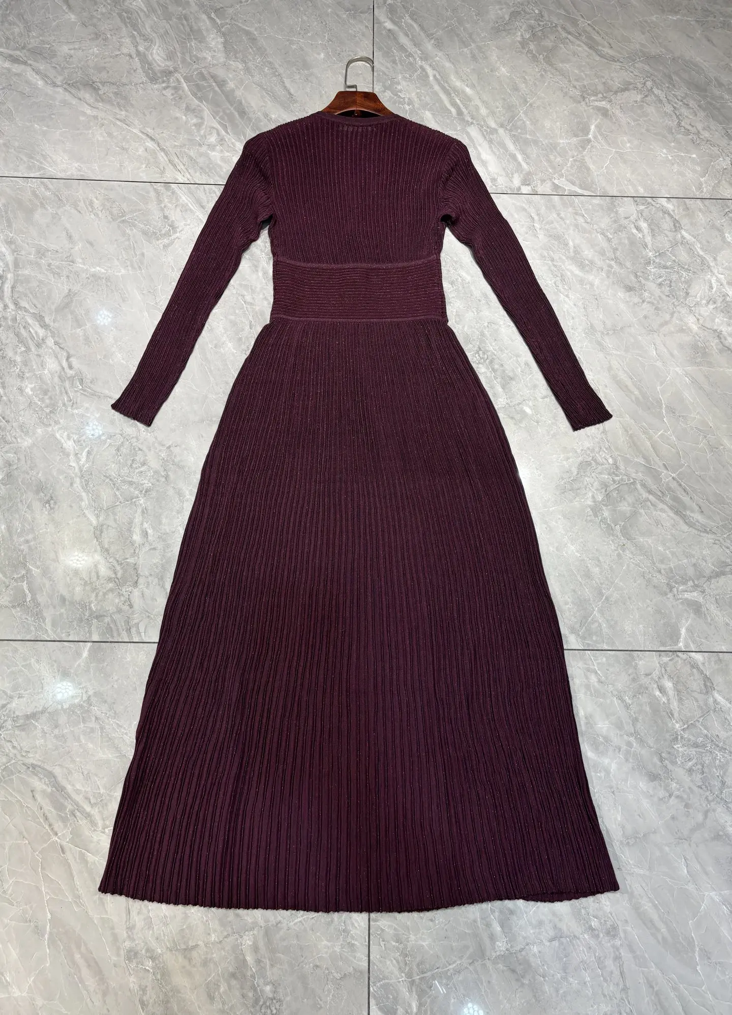 Женское модное винтажное платье макси в металлическую полоску с эластичной резинкой на талии и v-образным вырезом, длинным рукавом, трикотажное длинное платье
Женское модное винтажное платье макси в металлическую полоску с эластичной резинкой на талии и v-образным вырезом, длинным рукавом, трикотажное длинное платье