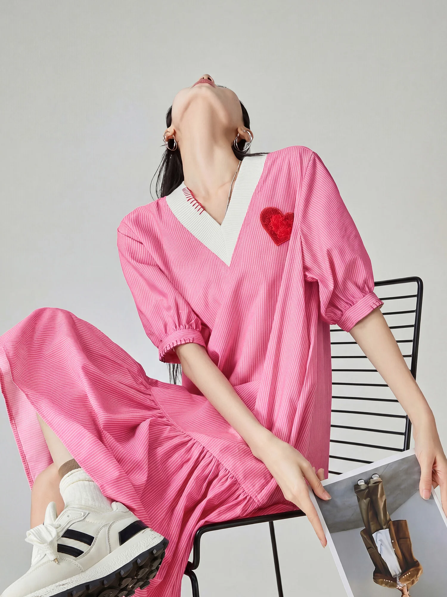 Pink Striped Embroidered Heart V-neck Bubble Sleeve Dress Women's Mid-length Summer New Design Casual Style H-shaped Dress
Pink Striped Embroidered Heart V-neck Bubble Sleeve Dress Women's Mid-length Summer New Design Casual Style H-shaped Dress