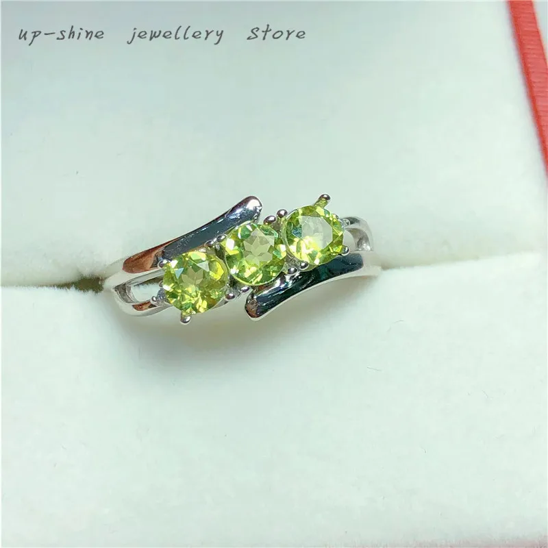 New 925 silver inlaid natural peridot ring, simple and elegant, birthday gift for friends, can be customized
New 925 silver inlaid natural peridot ring, simple and elegant, birthday gift for friends, can be customized