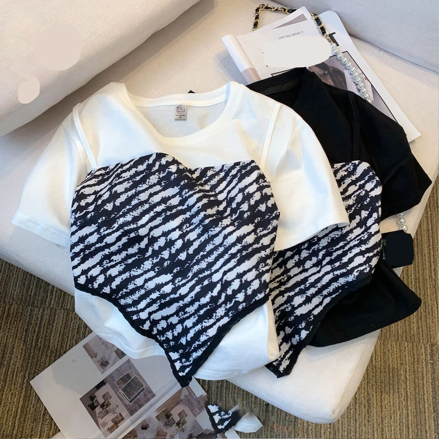 Striped vest stitching fake two short sleeve t-shirt women's summer new design sense short irregular chic top
Striped vest stitching fake two short sleeve t-shirt women's summer new design sense short irregular chic top