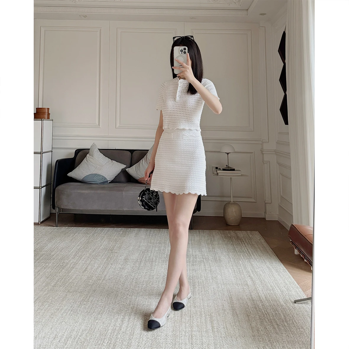 Весенне-летний винтажный вязаный топ с коротким рукавом, кружевным декором из бисера и ажурным узором, а также модный комплект с юбкой для женщин.
Весенне-летний винтажный вязаный топ с коротким рукавом, кружевным декором из бисера и ажурным узором, а также модный комплект с юбкой для женщин.