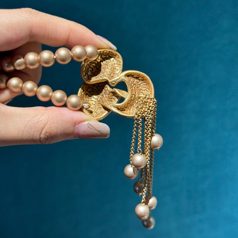 Vintage Long Pearl Necklace Woman Tassels Glass Flower Pendant Gold Color Rhinestone Wedding Accessories Luxury Designer 2025
Vintage Long Pearl Necklace Woman Tassels Glass Flower Pendant Gold Color Rhinestone Wedding Accessories Luxury Designer 2025