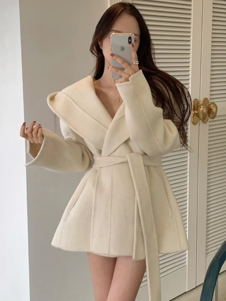 Ele Chic шерстяное пальто для похудения с капюшоном и застежкой на талии для женщин, осенне-зимнее стильное твидовое пальто Jaet Fem, верхняя одежда
Ele Chic шерстяное пальто для похудения с капюшоном и застежкой на талии для женщин, осенне-зимнее стильное твидовое пальто Jaet Fem, верхняя одежда